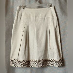 Kenzie•pleated a-line skirt•women’s 6•100% cotton•cream w/brown beads & sequins